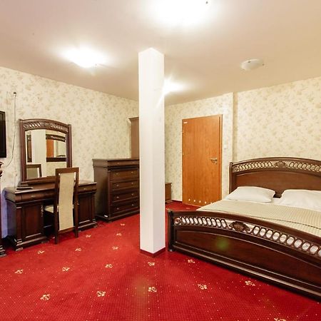 Orion Hotel Parczew Esterno foto